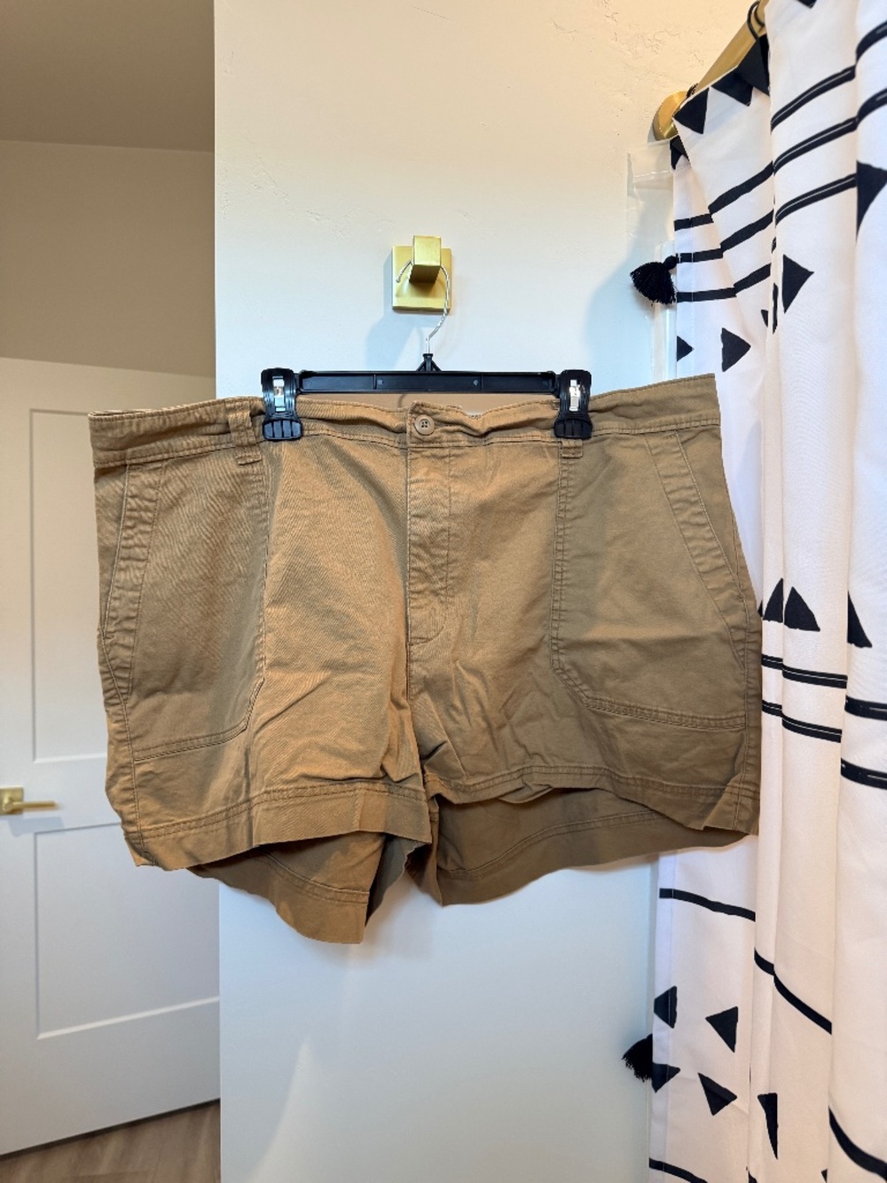 Old Navy XXL High Rise Chino 4" Tan Shorts - Very Good